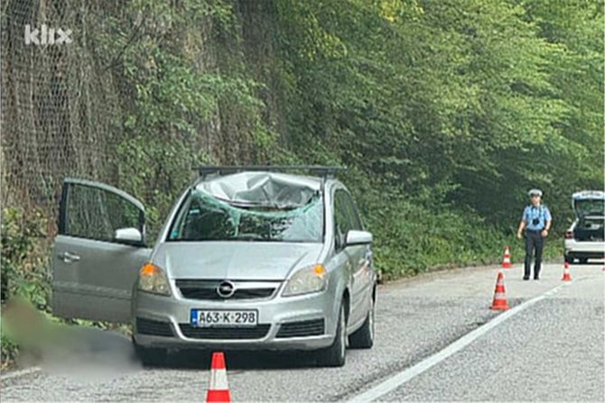 Tragedija kod Foče, stijena pala na vozilo