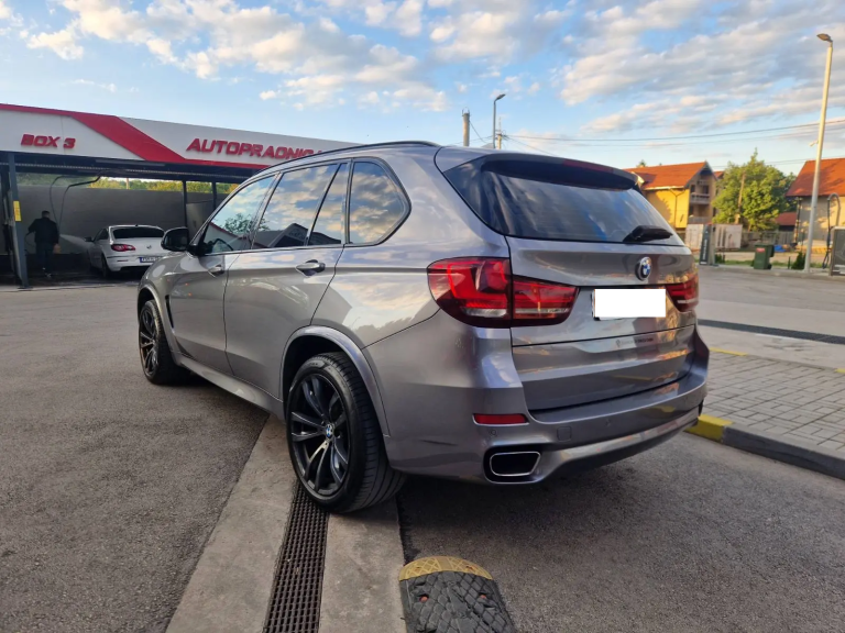 Ukraden BMW ispred porodične kuće  Vlasnik daje 10.000 KM za informaciju