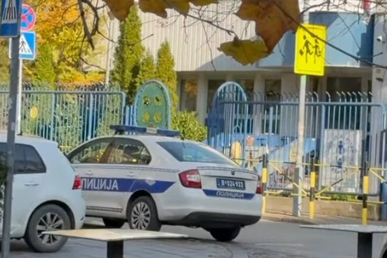 Vuk Bajrušević upucan u kafiću: Napadač ušetao i izrešetaо mu noge (VIDEO)