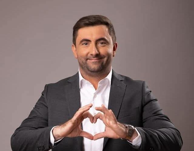 EPSKA DRAMA U SDS-u: Petrović uz citate iz „Boja na Kosovu“ udario na vrh stranke