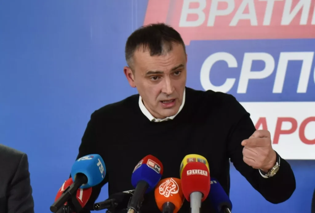 Vučićev pulen Darko Babalj ruši SDS po direktivi iz Beograda