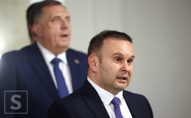 Ćosić se časti novom limuzinom od 107.725 KM