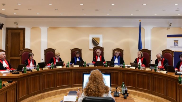Ustavni sud BiH potvrdio: Šmitov zakon po kojem je osuđen Dodik u potpunosti je ustavan