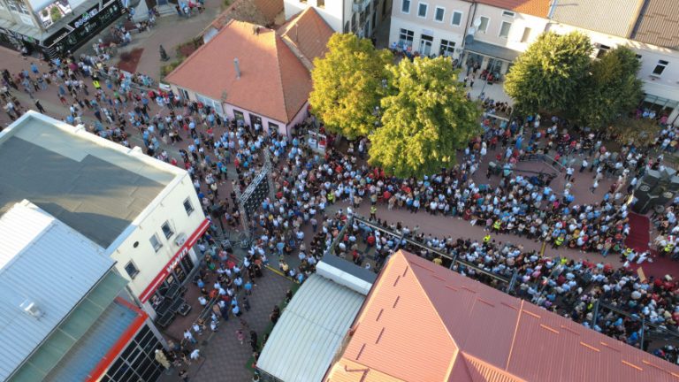 Video otkriva ono što SNSD skriva o tribini u Šamcu