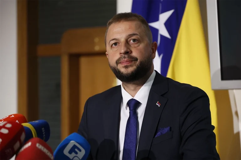 Nešković oštro reagovao nakon isključenja Petrovića